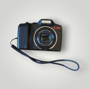 Kodak digital camera with sleek black finish Easyshare Z915 For Parts